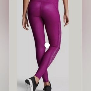 Victoria's Secret Knockout/tight Plum Leggings Size Large…